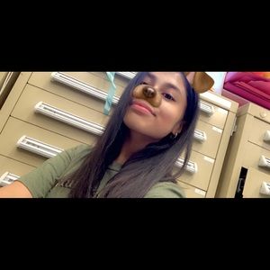 Meet your Posher, Elizabeth